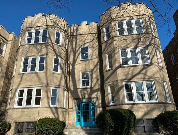 1st image of 1522 W Thorndale Ave #2E