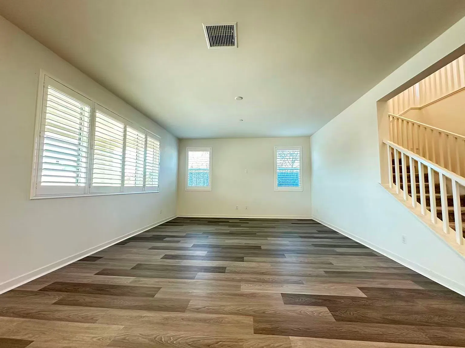 5 bed, 4.5 bath, 3085 sqft, $4,350 — Photo 3