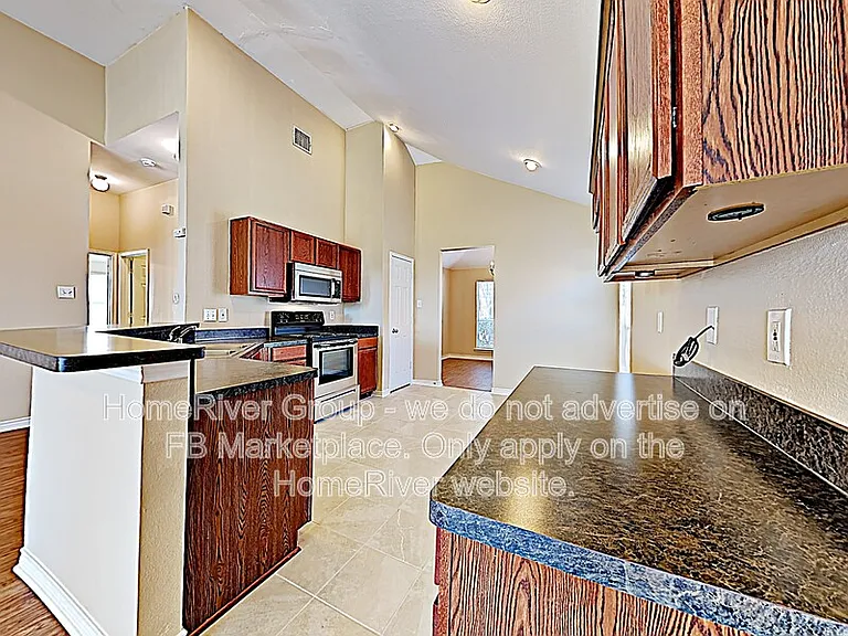 313 Charleston Dr — Photo 5