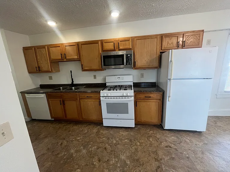 704 Enfield St #A — Photo 9