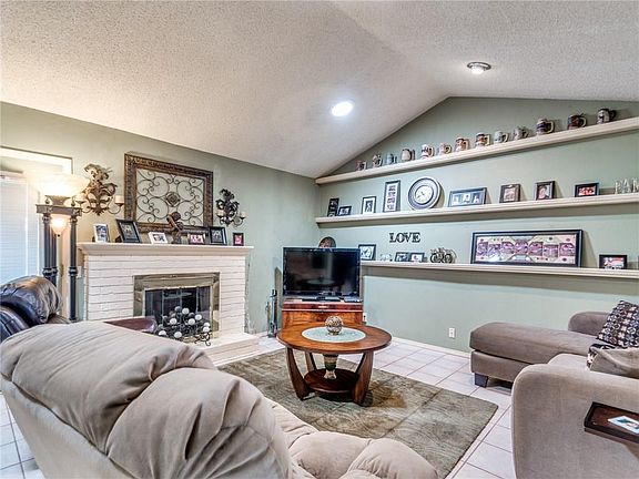 5th image of 1300 N Mayside Dr