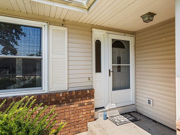 3rd image of 2135 Ivy Ct