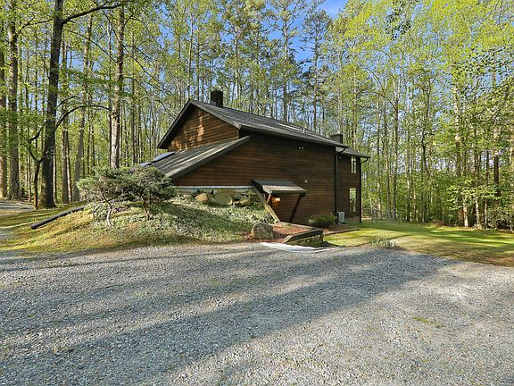 2nd image of 369 River Rd