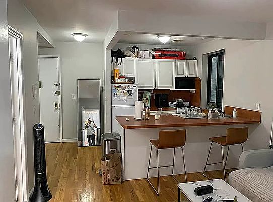 1st image of 608 E 11th St APT 2