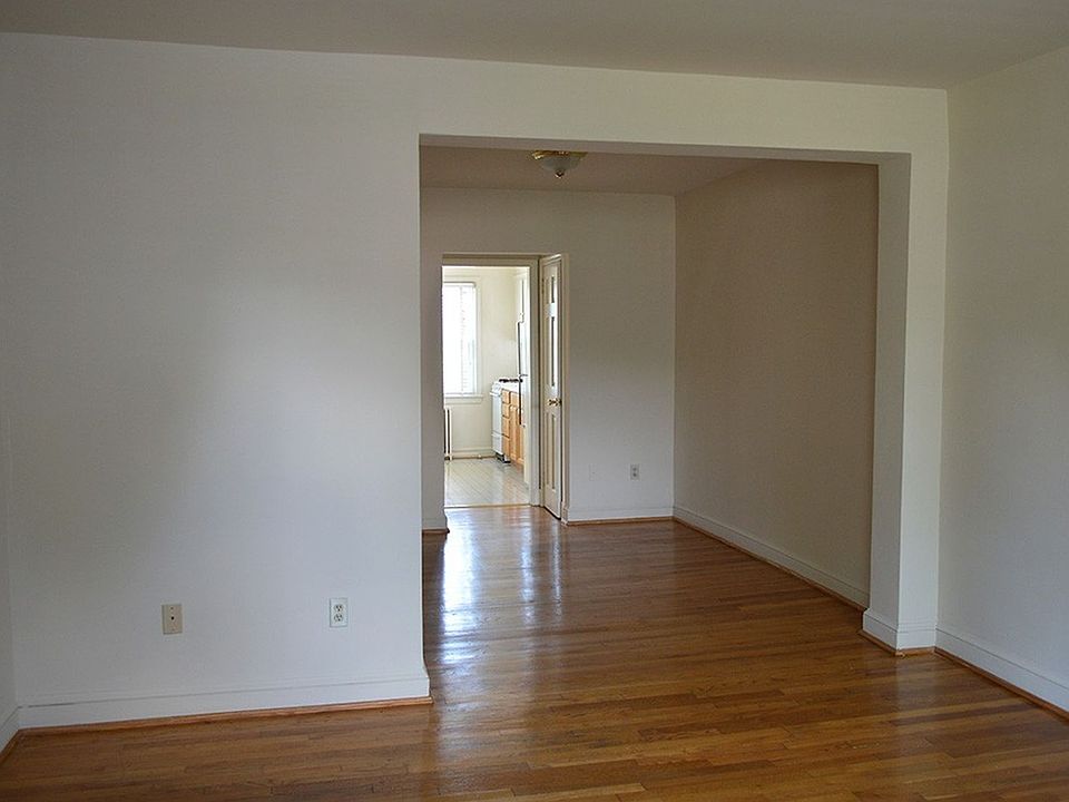 2nd image of 300 E Glendale Ave #302-1