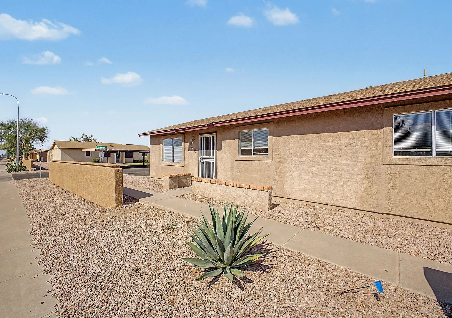 Remodeled 3 bedroom 2 bathroom — Photo 2