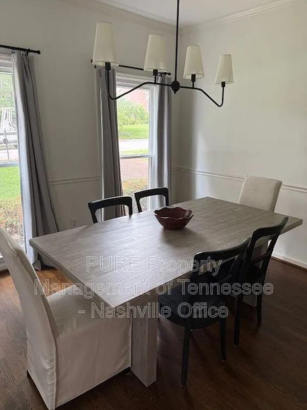 4 bed, 2.5 bath, 2428 sqft, $3,500 — Photo 4