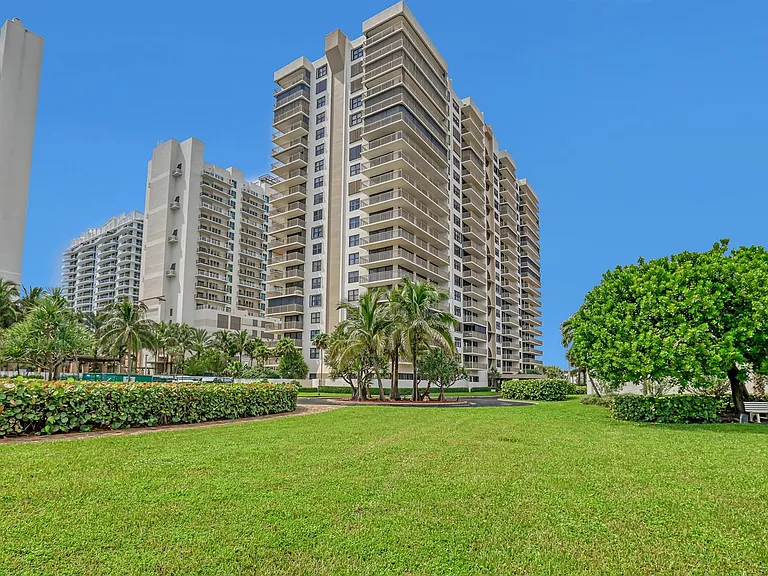3400 N Ocean Dr #101 — Photo 1