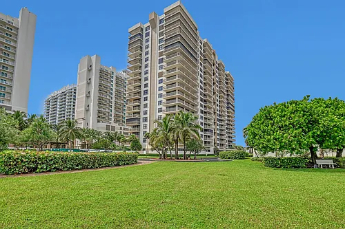 3400 N Ocean Dr #101 Photo 1
