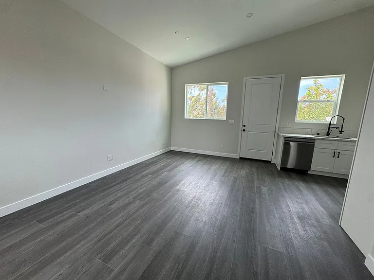 393 Gavin St — Photo 7