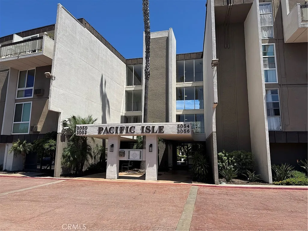 Studio, 415 sqft, $1,900 — Photo 4