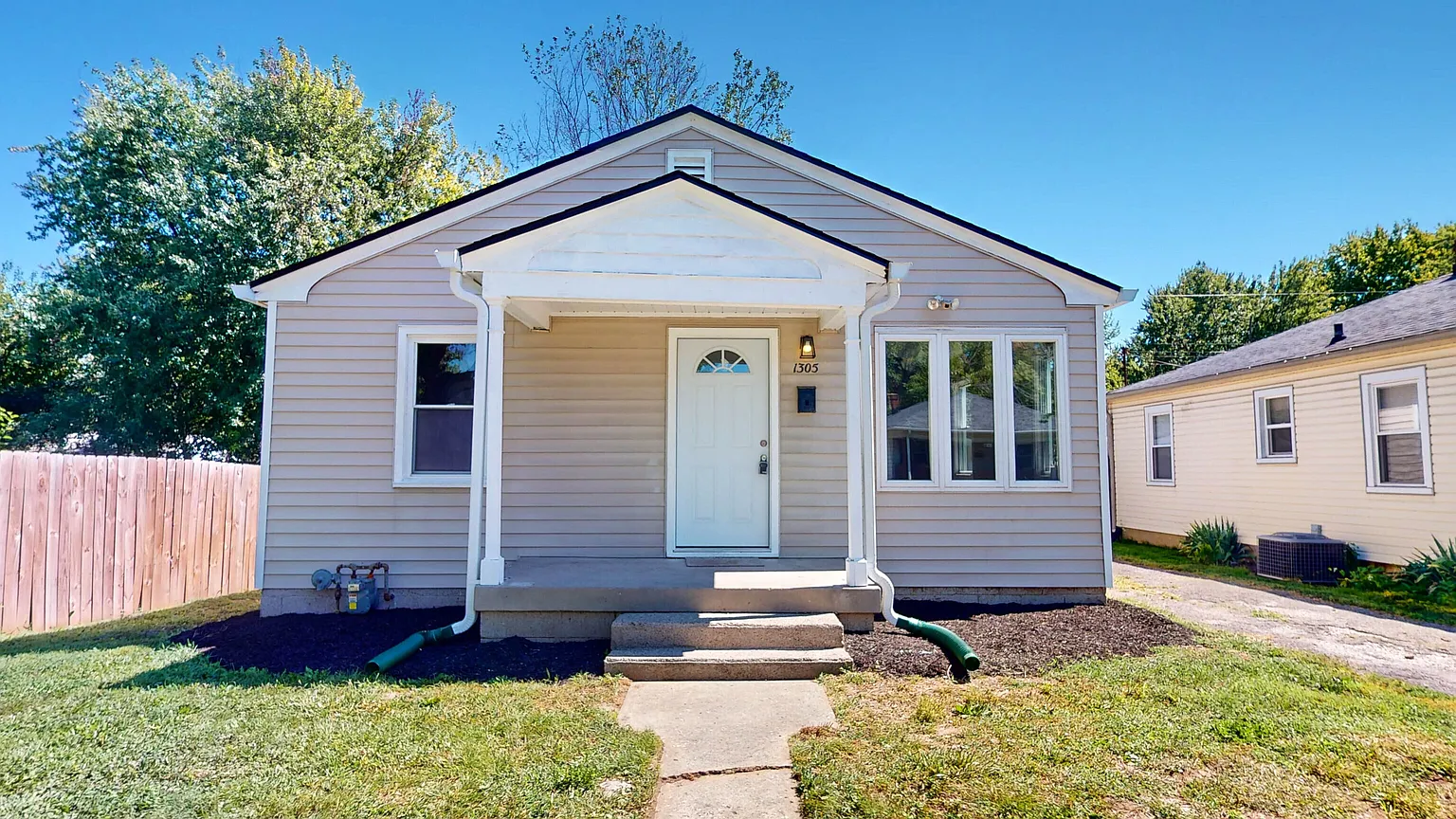 1305 N Livingston Ave photo 1