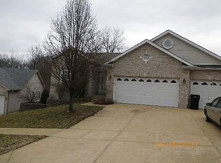 3034 Crystal Lake Dr, Saint Louis, MO 63129
