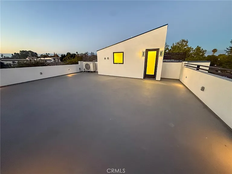 4332 Alcove Ave — Photo 10