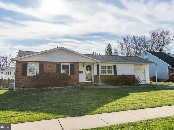 89 Hedgerow Dr, Morrisville, PA 19067