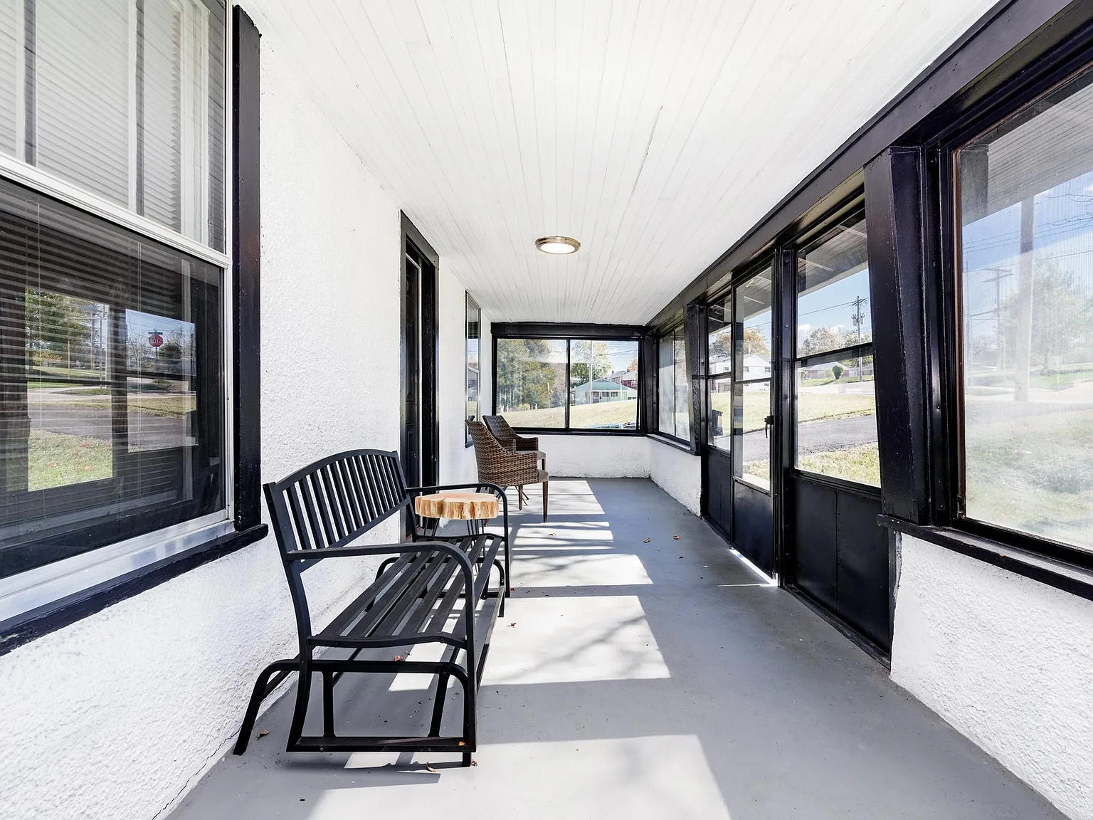 3 bed, 973 sqft, $3,600 — Photo 3