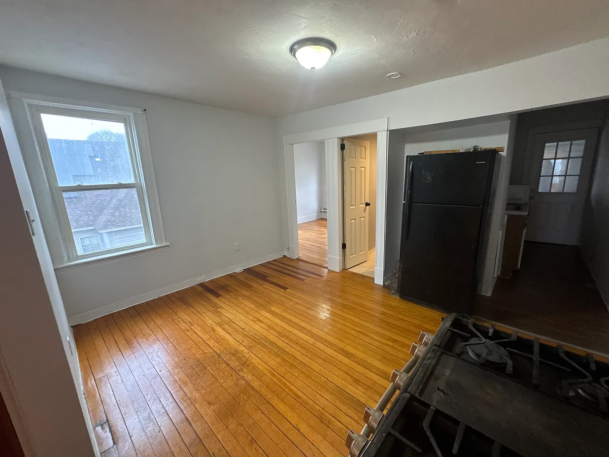 Building Photo - 44 Uxbridge St #3