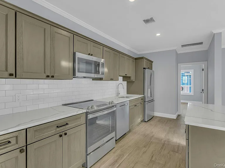 156 W Broadway #3 — Photo 5