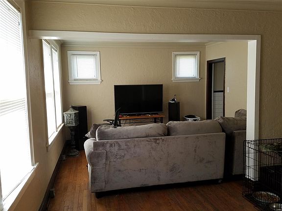 3rd image of 7037 Idlewild Ave