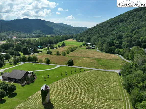 226 Red Tailed Hawk Road, Banner Elk, NC 28604