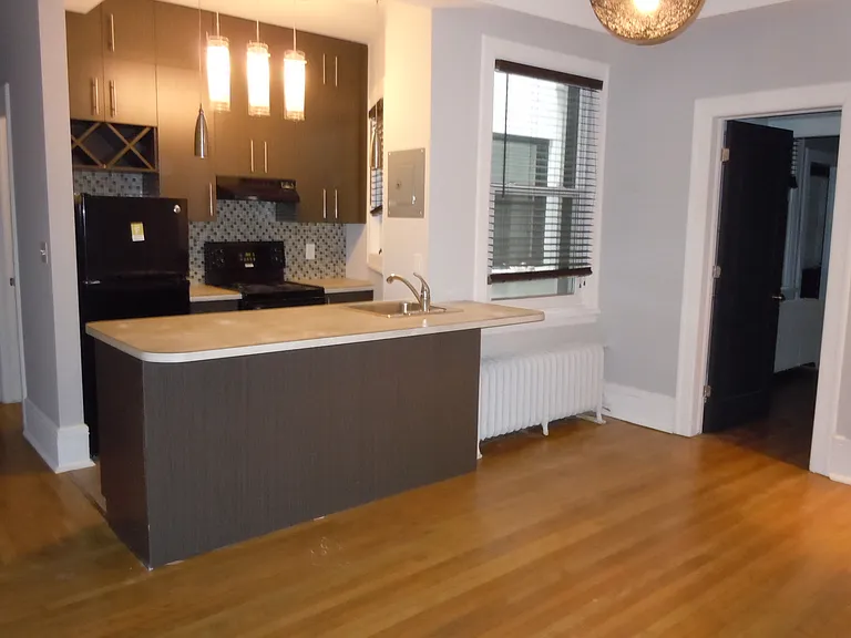 214 Gloucester St — Photo 15