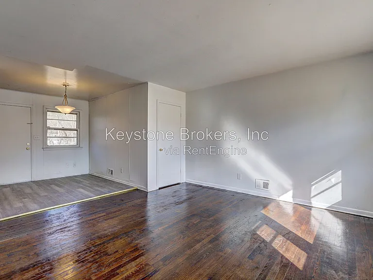 3467 Eisenhower Cir SE — Photo 3