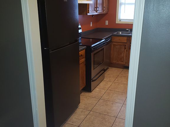 2nd image of 240 Oakley Dr #B