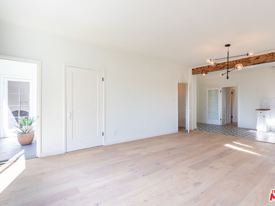 1st image of 1222 N Hoover St #1/2