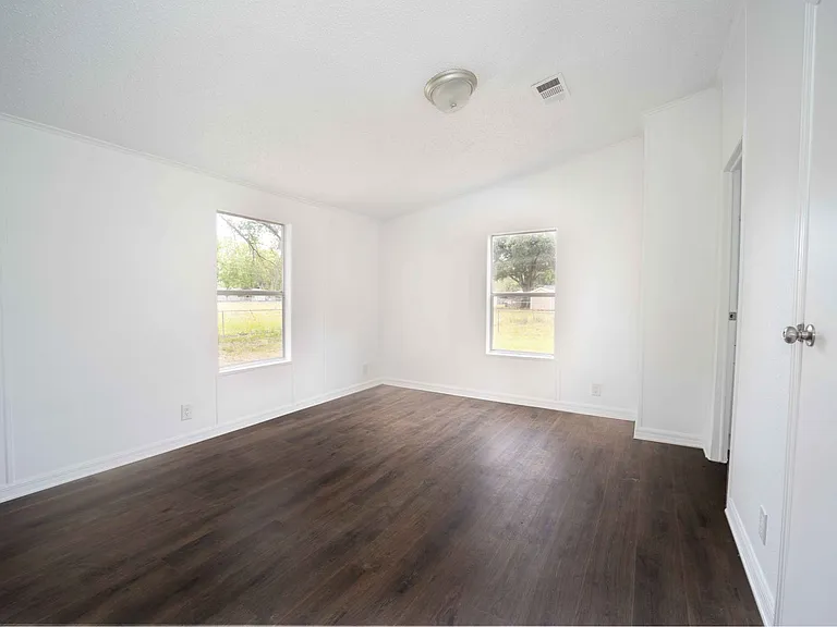 4872 Evans St — Photo 10