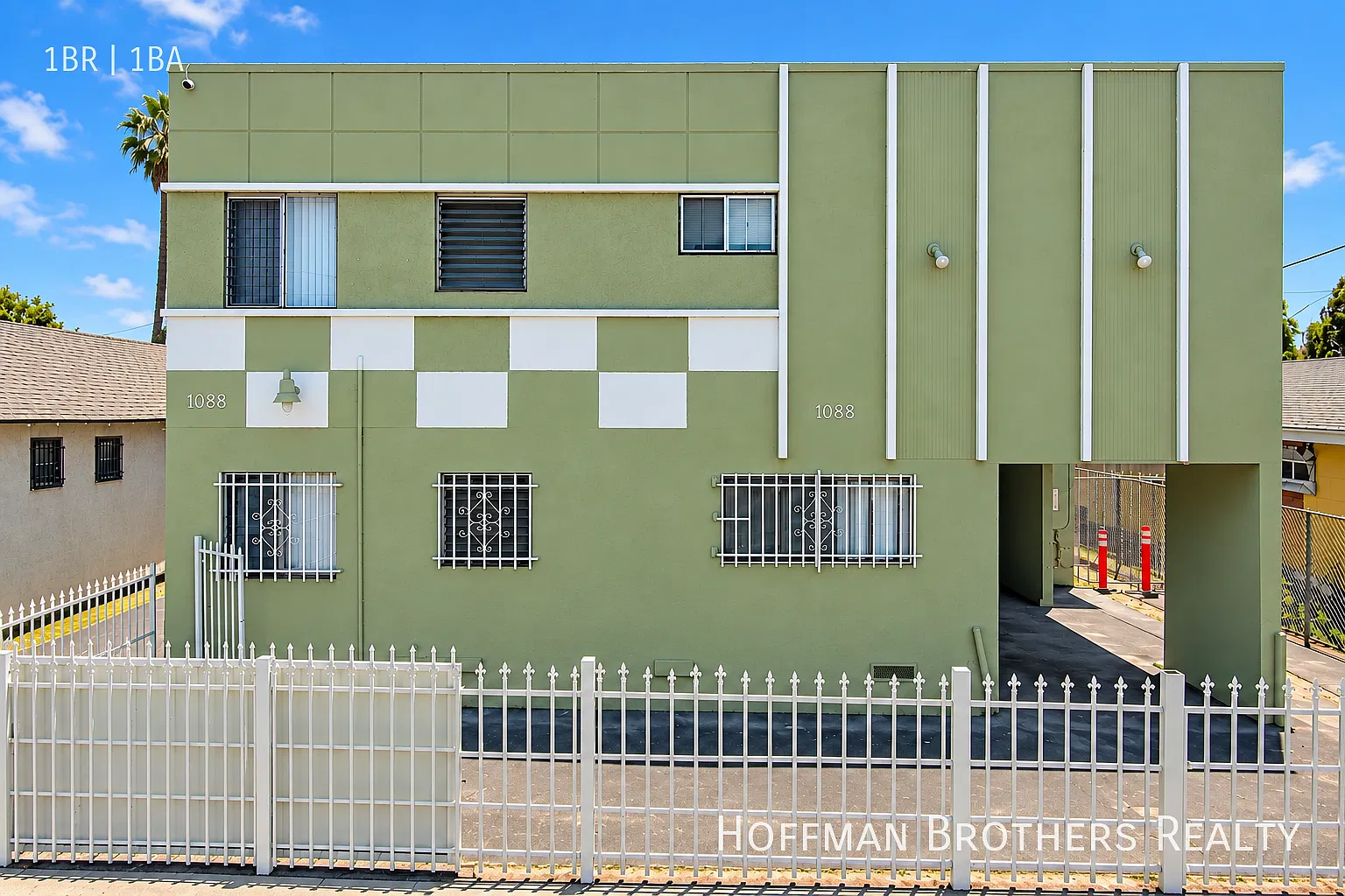 Bright 1-Bedroom With Hardwood Floors, Granite Kitchen & Parking Included!! — Photo 3