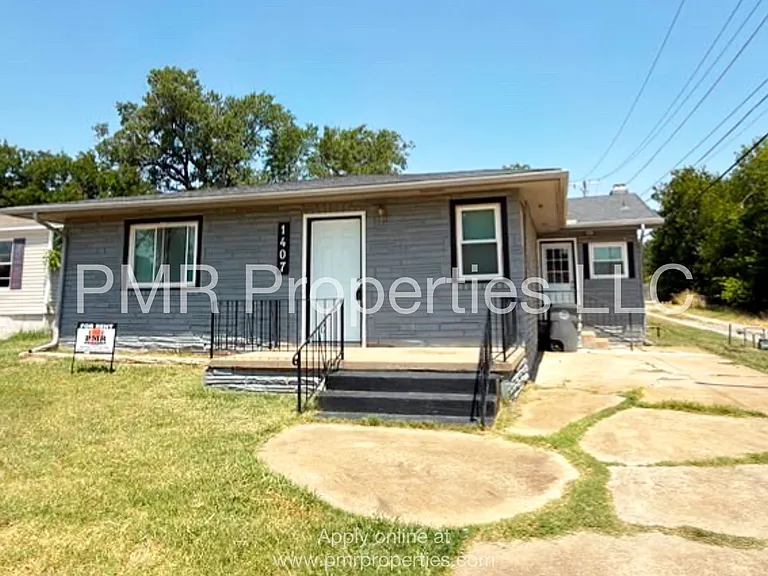 1407 NW Lake Ave — Photo 1