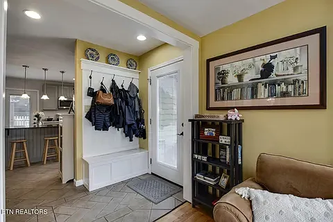 Small foyer off the side entrance.