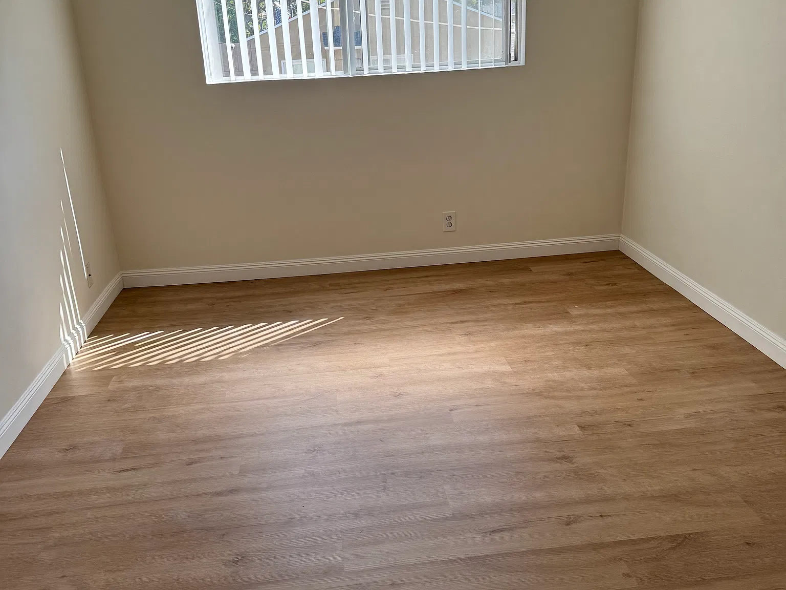 428 E Cypress Ave — Photo 3