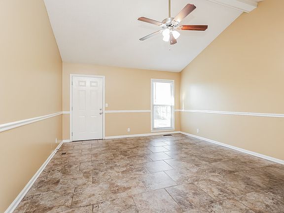 3rd image of 537 Heritage Ln