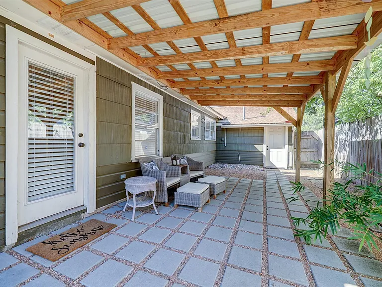 1946 Norcrest Dr — Photo 19