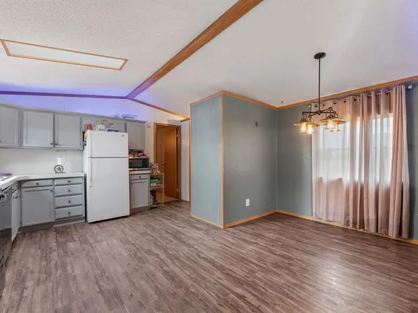 11002 Star Ln, Belle Fourche, SD 57717