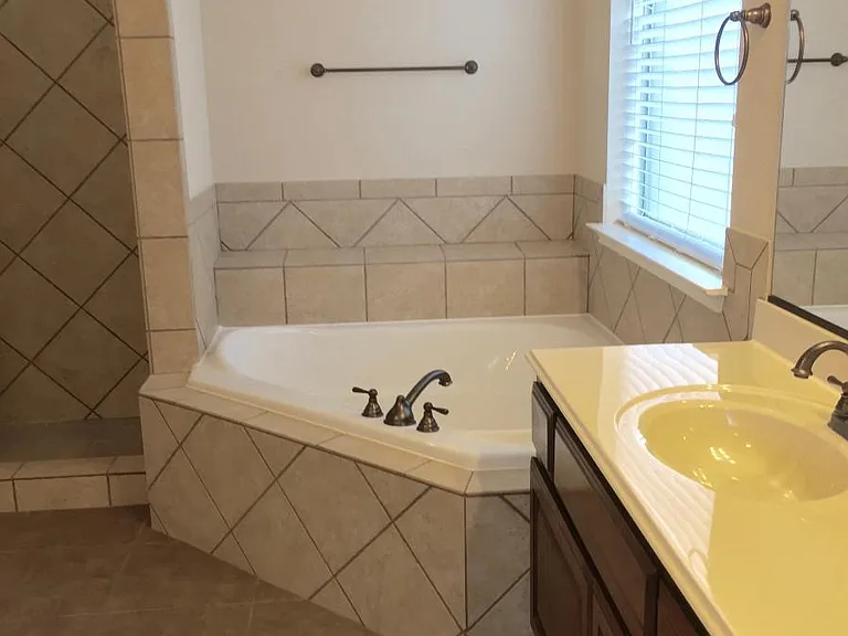 Extra large garden tub