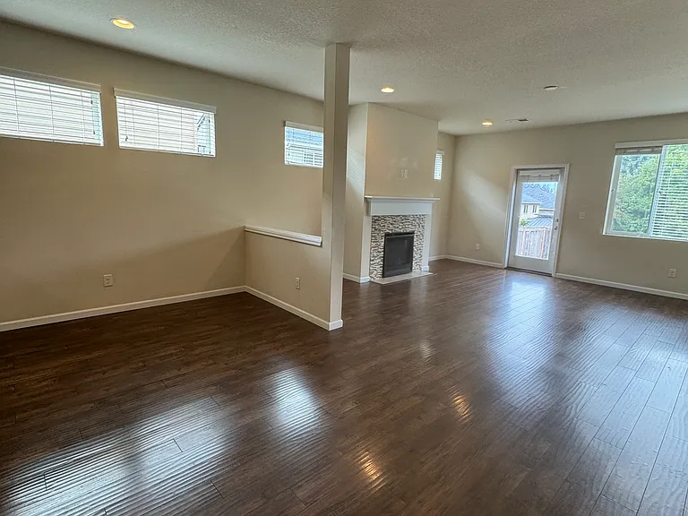 17531 SE Pinnacles St — Photo 6
