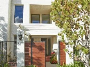 228 S Le Doux Rd, Beverly Hills, CA 90211