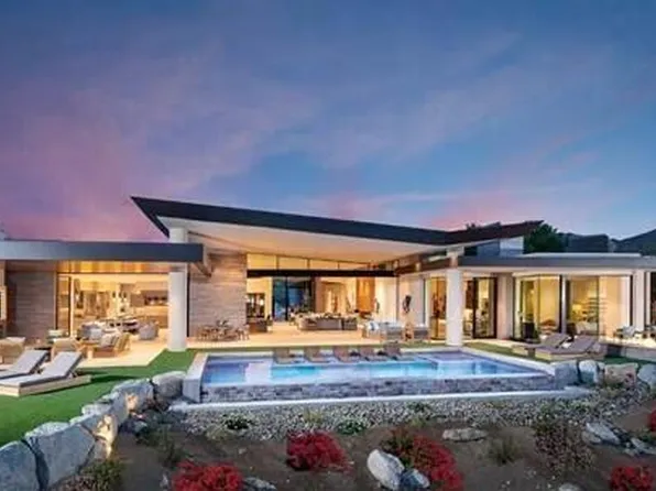 900 Crescent Fls, Palm Desert, CA 92260