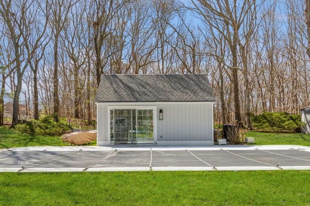  Gym, Pool House, Bathroom