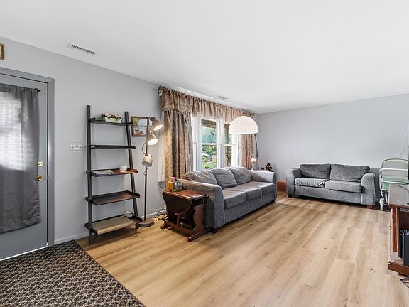 4th image of 3323 Sudbury Pl