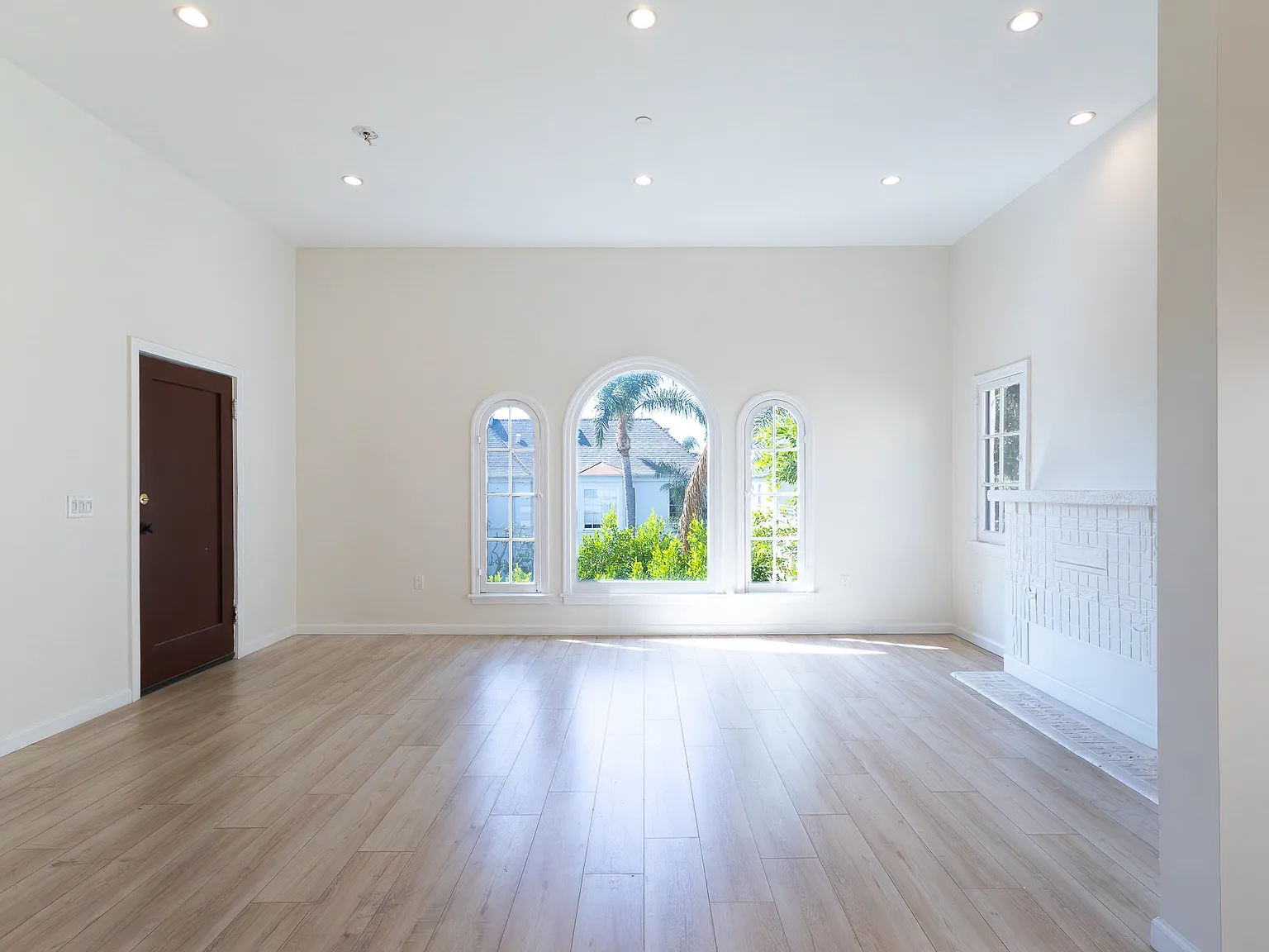 2 bed, 1300 sqft, $5,500 — Photo 3