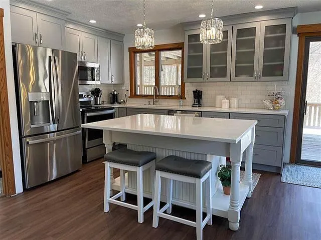 890 Pleasant Valley Rd — Photo 15