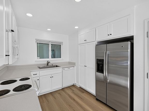 5th image of 5026 Parkfield Ave
