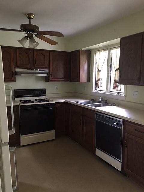 2nd image of 211 Corbett St