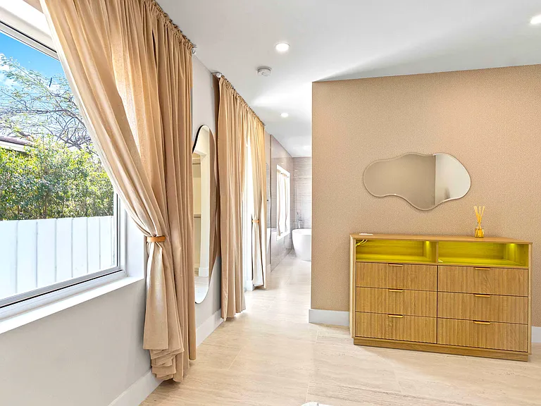 1345 SW 14th Ave — Photo 18