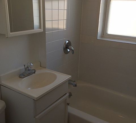 3rd image of 1340 1/2 W Argyle St APT 3W