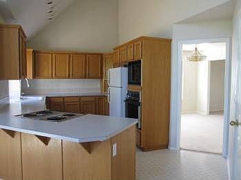 5th image of 208 NW 131st St