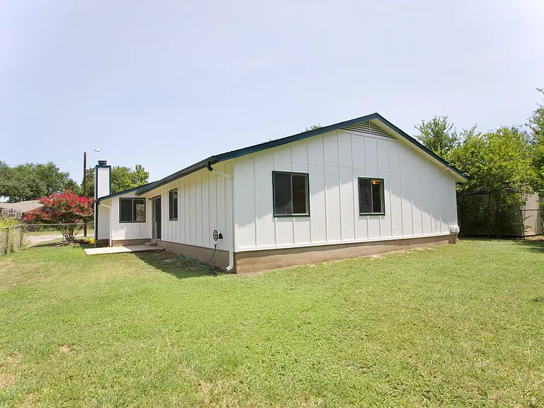 2206 Spring Breeze Dr — Photo 16
